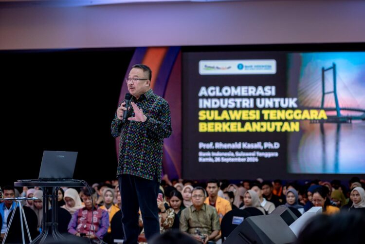 Salah satu narasumber Prof. Rhenald Kasali, saat membawakan seminar nasional