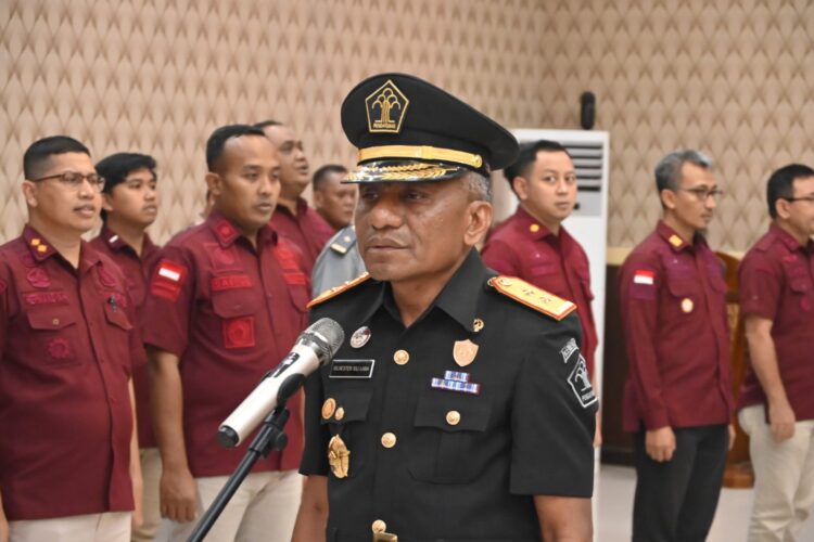 Kakanwil Kemenkumham Sultra, Silvester Sili Laba saat diambil sumpah untuk jabatan yang sama di NTT