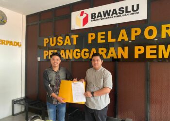 Korpus BEM se-Sultra saat melaporkan Cagub  Sultra Urut 2