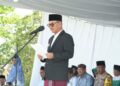 Bupati Konsel, Surunuddin saat memimpin apel peringatan Hari Santri