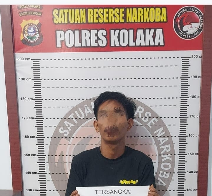 MF (23) saat diamankan Polres Kolaka usai kedapatan simpan sabu