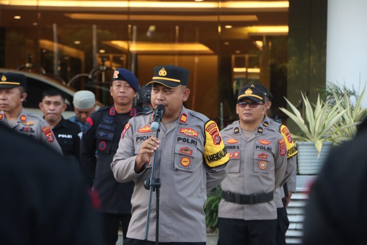 Kabag Ops Polresta Kendari, AKP Picha Armedi saat memimpin apel pasukan