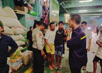 Nelayan asal Malombo usai dievakuasi KMP Fais