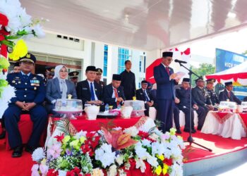 Bupati Konsel saat membacakan sambutan Kemensos di peringatan Hari Pahlawan Nasional 2024