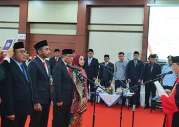 Pelantikan La Ode Tariala sebagai Ketua DPRD Sultra