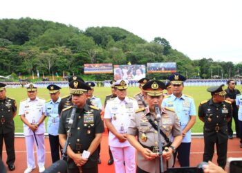 Kapolri dan Panglima TNI saat memimpin upacara wisuda Prabhatar