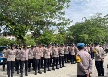 Polresta Kendari melakukan pengamanan rapat pleno di Hotel Claro