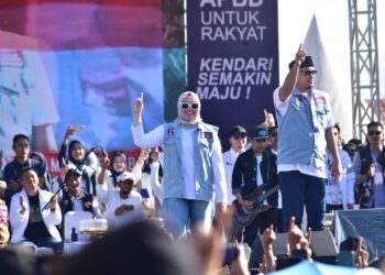 Siska Karina Imran bersama Sudirman pada kampanye beberapa waktu lalu