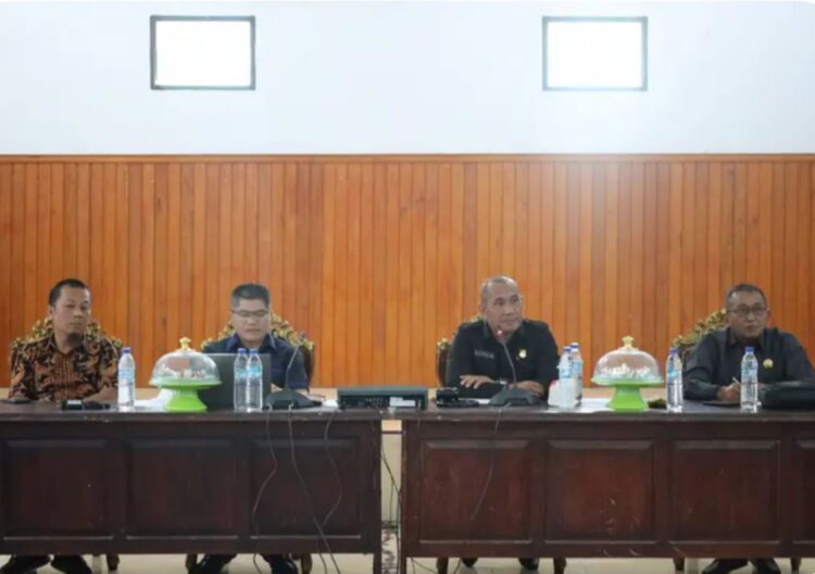 Rapat perdana DPRD Konsel sekaligus pembentukan Fraksi