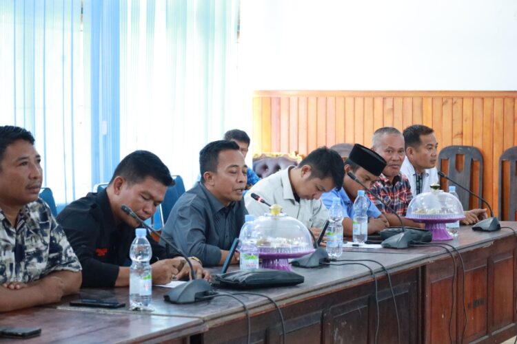 Rapat DPRD dan Pemda Konsel terkait tuntutan SIKAT