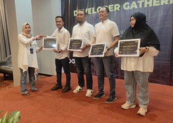 PT SDP menerima penghargaan dari Bank BTN Kendari