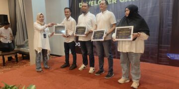 PT SDP menerima penghargaan dari Bank BTN Kendari