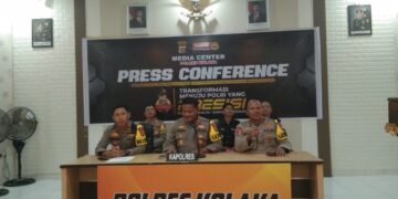 Kapolres Kolaka beserta Pejabat Polres Kolaka saat pelaksanaan Press Release 2024