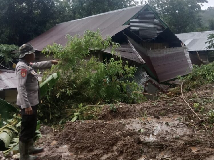 Runah warga Desa Puulemo rusak parah akibat longsor