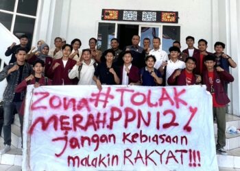 Mahasiswa bersama Ketua DPRD Kolaka