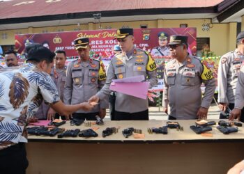 Kapolres Kolaka, AKBP Yudha Widyatama Nugraha, S.I.K.,M.H., CPM bersama Tim Gabungan periksa Senpi