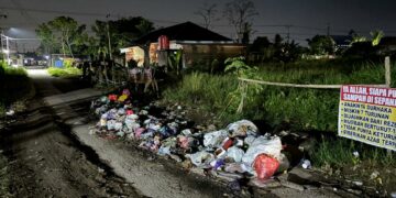 Tumpukan sampah di Jalan Ketapang Andonohu dan sudah seminggu tidak diangkut