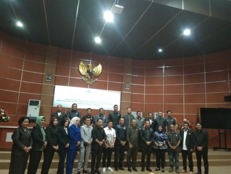 Sejumlah Anggota DPRD Kolaka saat penetapan Bupati dan Wakil Bupati Kolaka Periode 2025-2030