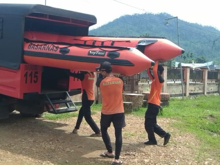 Tim SAR tiba di lokasi untuk melakukan pencarian terhadap anak yang dilaporkan hilang