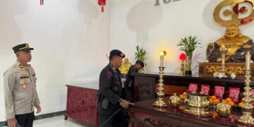 Pengamanan ibadah Imlek di salah satu Vihara Kendari