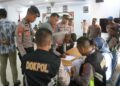 Personel Polres Kendari ikuti pemeriksaan urin