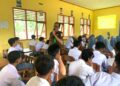 Kasi Penkum Kejati Sultra, Dody, SH memberikan edukasi di SMKN 6 Kendari