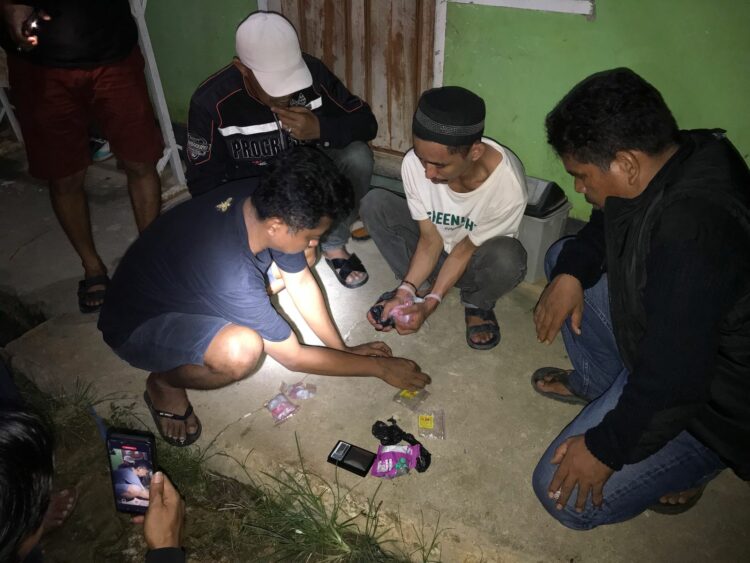 Pelaku saat dibekuk Tim Narko 10 Polresta Kendari