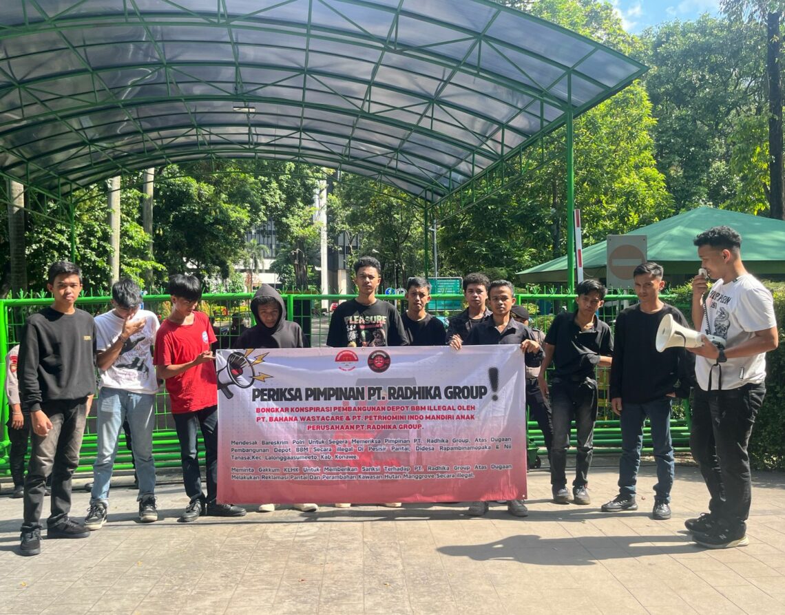 IMPH Desak Gakkum KLHK Segera Periksa Pimpinan PT Radikha Group 10 IMPH saat aksi terkait PT Radikha Group