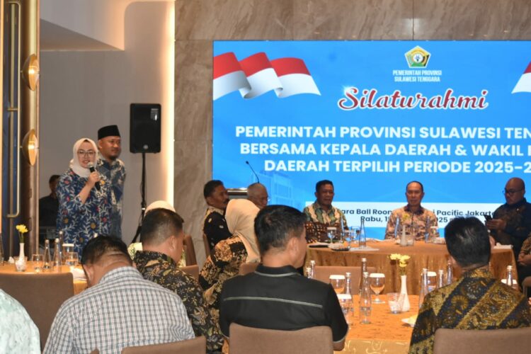 Siska-Sudirman pada acara silaturahmi Pemprov Sultra