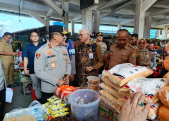 Kapolda Sultra saat kunjungan ke Pasar Tradisional Kendari