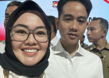 Momen Wali Kota Kendari, Siska Karina Imran bersama Wakil Presiden RI, Gibran Rakabuming Raka