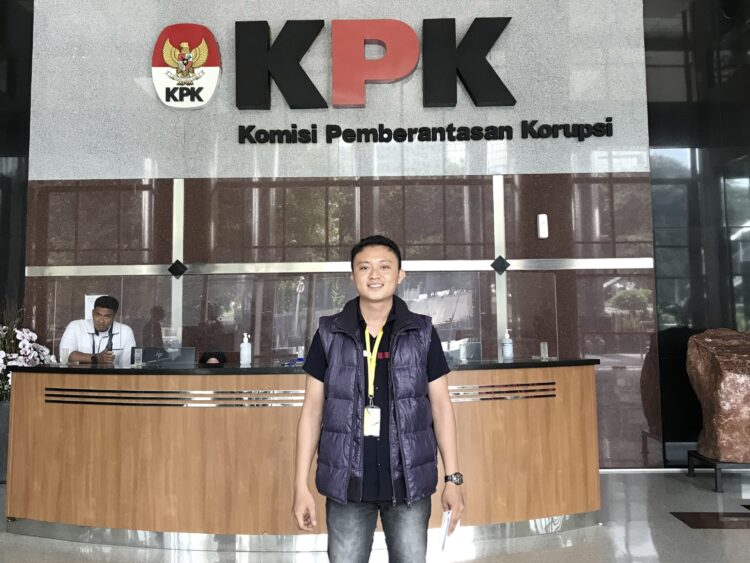 GPM Sultra-Jakarta saat melaporkan dugaan korupsi proyek Labkesmas Konkep ke KPK