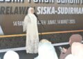 Siska saat memberikan sambutan dihadapan ribuan relawan Siska-Sudirman