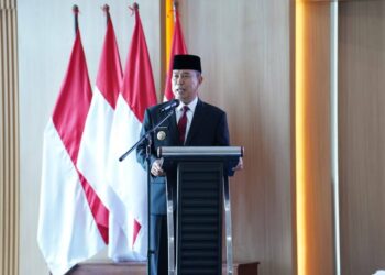 Gubernur Sultra, Andi Sumangerukka memberikan sambutan pada Sertijab Bupati Konsel