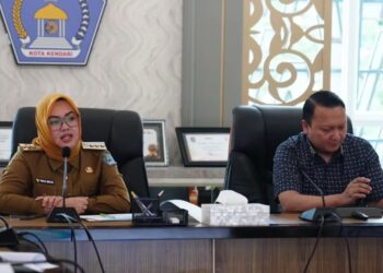 Wali Kota Kendari, Siska Karina Imran memimpin rapat