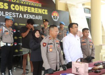 Polresta Kendari saat konferensi pers pengungkapan kasus pencurian dengan kekerasan