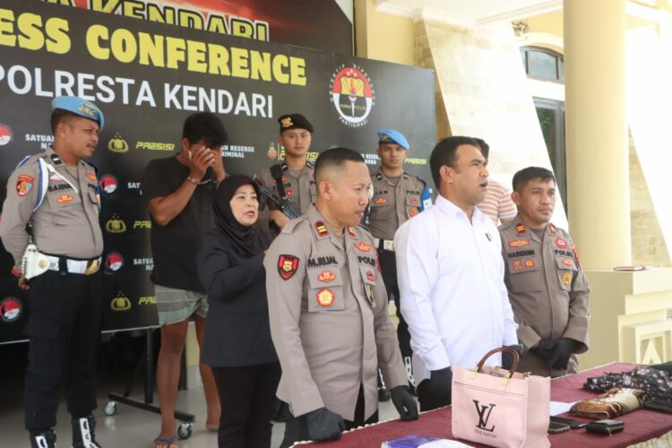 Polresta Kendari saat konferensi pers pengungkapan kasus pencurian dengan kekerasan