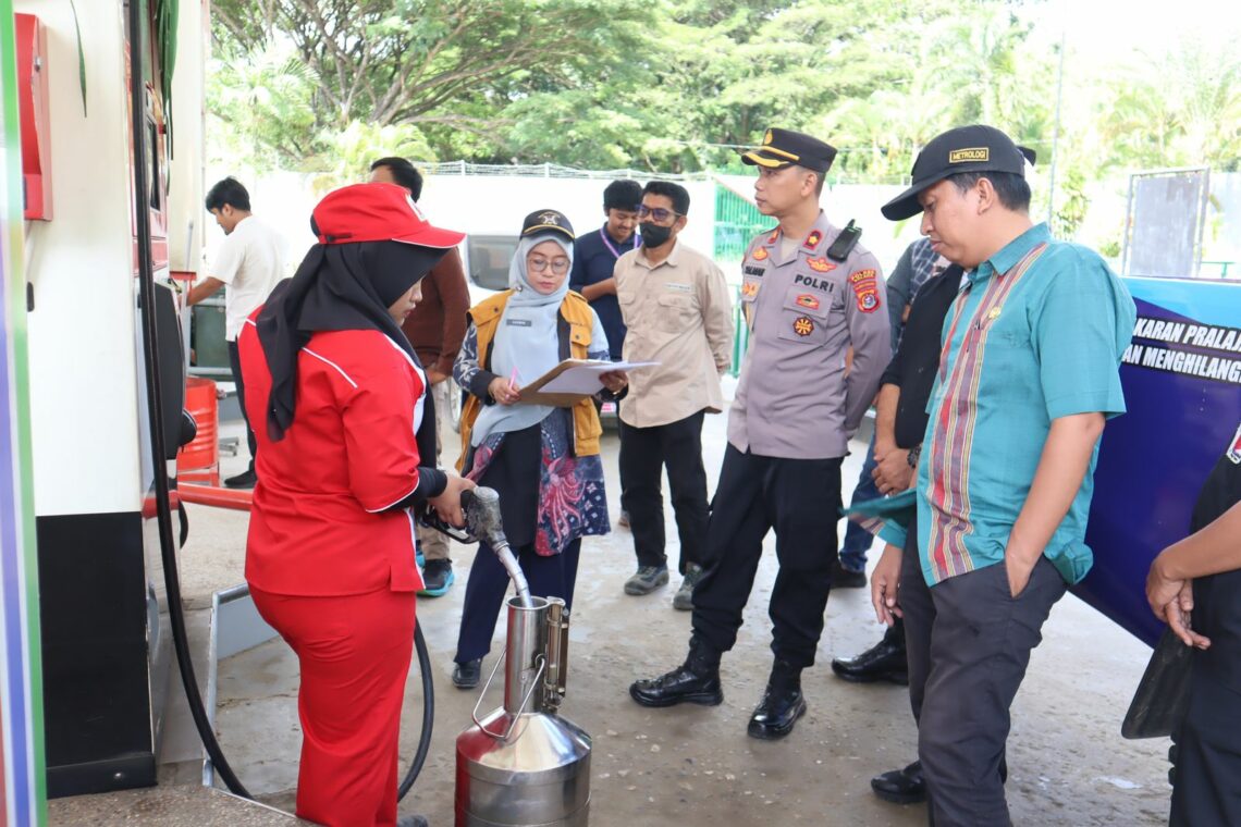 Pastikan Kualitas BBM, Polres Kolaka Bersama Pihak Terkait Sidak SPBU 10 Sidak Polres Kolaka dan pihak terkait di sejumlah SPBU di Kolaka
