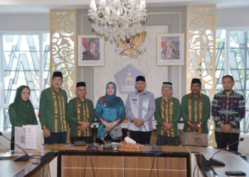 Wali Kota Kendari bersama Wakil Wali Kota dsn Baznas Kota Kendari