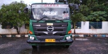 Truk Hino yang menabrak pengendara motor hingga mengakibatkan meninggal dunia