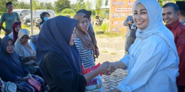 Sekda Konsel, Siti Chadidjah saat launching OPM di Halaman Islamic Center Andoolo