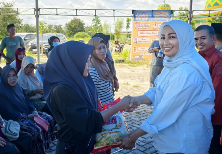 Sekda Konsel, Siti Chadidjah saat launching OPM di Halaman Islamic Center Andoolo