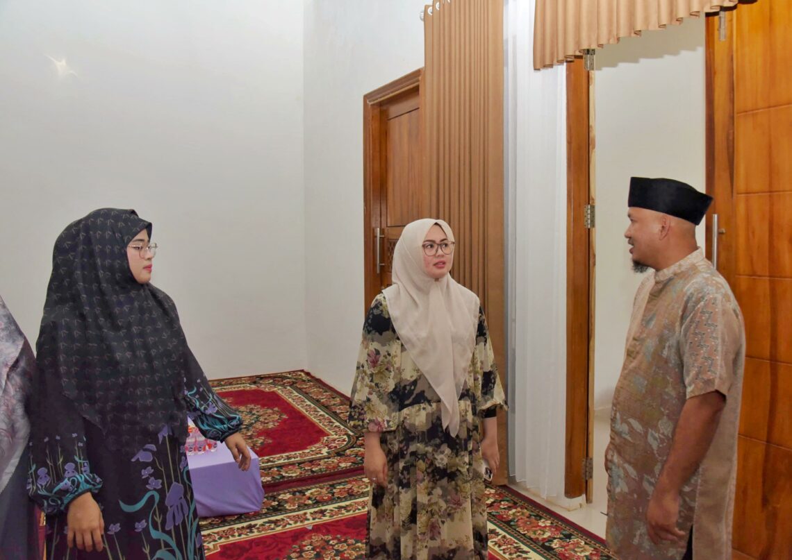 Wali Kota Kendari, Siska Karina Imran dan Wakil Wali Kota, Sudirman pada acara buka puasa bersama di Rujab Wakil, dimomen itu juga disampaikan rencana pembangunan Pondok Aspirasi Masyarakat