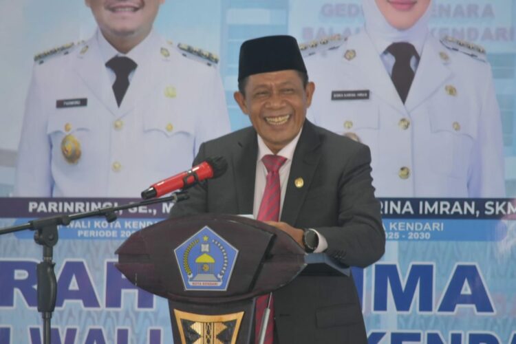 Wagub Sultra, Ir Hugua memberikan sambutan di Sertijab Wali Kota Kendari