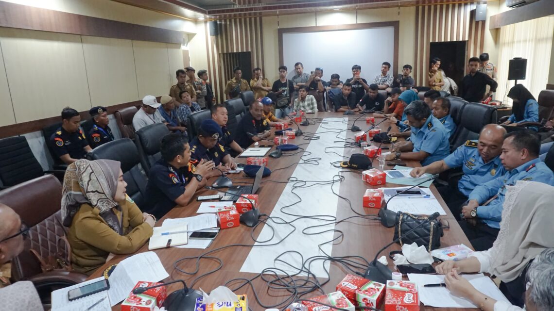 DPrD Provinsi saat RDP bersama masyarakat nelayan dan pihak terkait