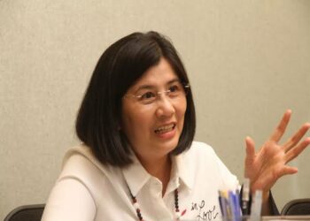 Komisaris PT LAM, Lily Salim yang juga mentereng sebagai Direktur Utama PT Tiphone Mobile Indonesia Tbk