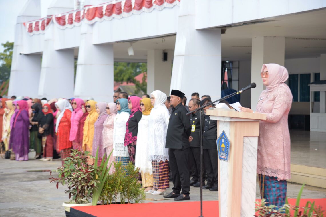 Wali Kota Kendari memimpin apel peringatan Hari Kartini