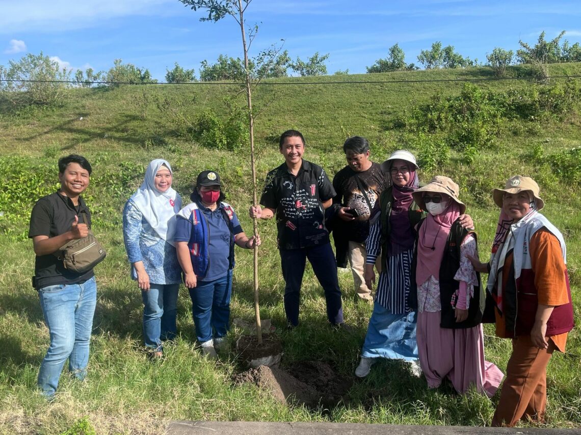 Asmo Sulsel saat melakukan penanaman pohon