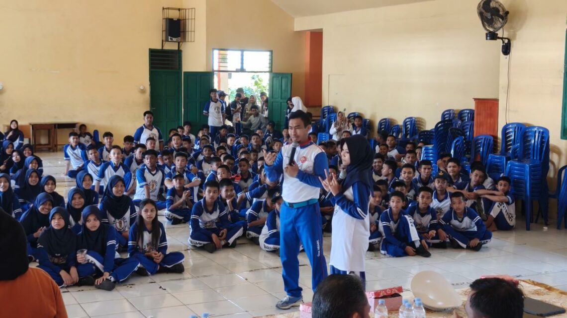 Asmo Sulsel mengedukasi pelajar tentang keselamatan berkendara