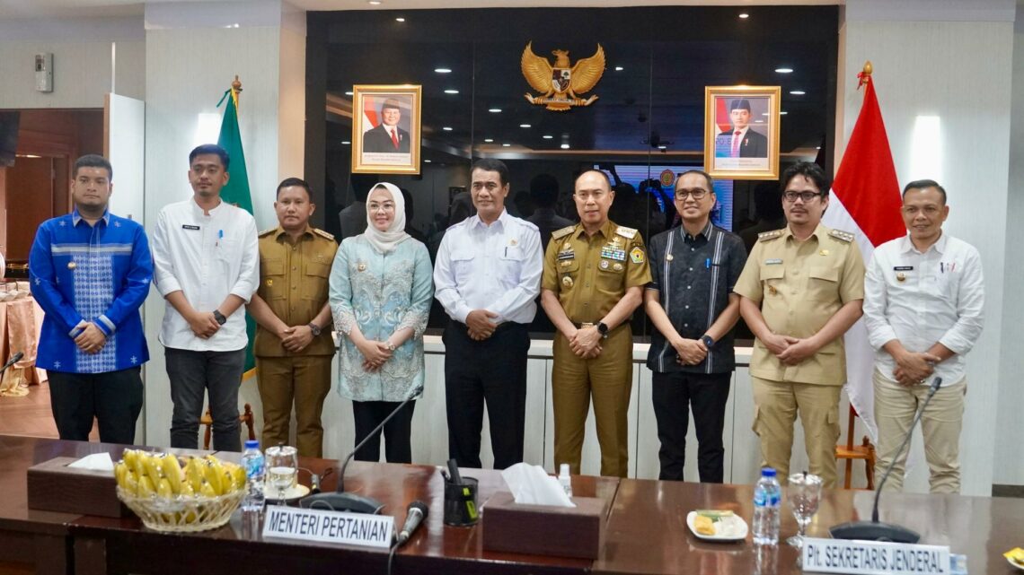 Gubernur Sultra, Andi Sumangerukka bersama Bupati/Wali Kota bertemu Mentan, Amran Sulaiman